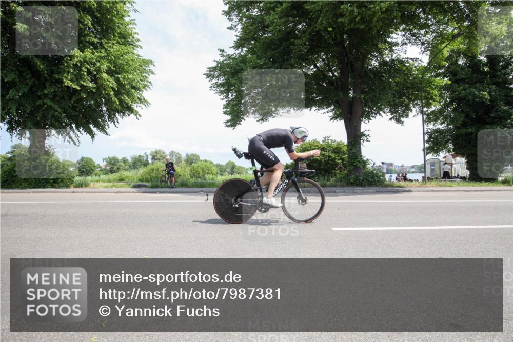 15.06.2025 - 7 Türme Triathlon Yannick Fuchs http://msf.ph/oto/7987381 15.06.2025 12:45:45 Radfahren 236, 242, 291, 318, 370, 414 meine-sportfotos.de