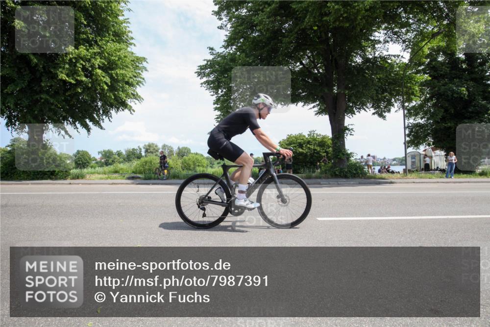 15.06.2025 - 7 Türme Triathlon Yannick Fuchs http://msf.ph/oto/7987391 15.06.2025 12:46:13 Radfahren 489, 501 meine-sportfotos.de