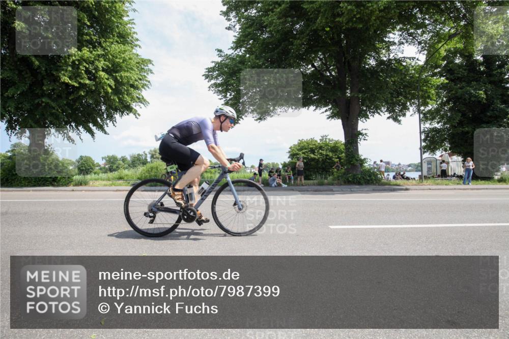 15.06.2025 - 7 Türme Triathlon Yannick Fuchs http://msf.ph/oto/7987399 15.06.2025 12:46:14 Radfahren 489, 501 meine-sportfotos.de