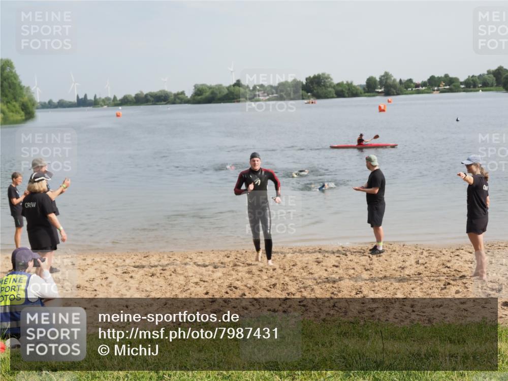 21.06.2025 - 27. Vierlanden-Triathlon MichiJ http://msf.ph/oto/7987431 15.06.2026 09:13:32 Schwimmen 237 meine-sportfotos.de