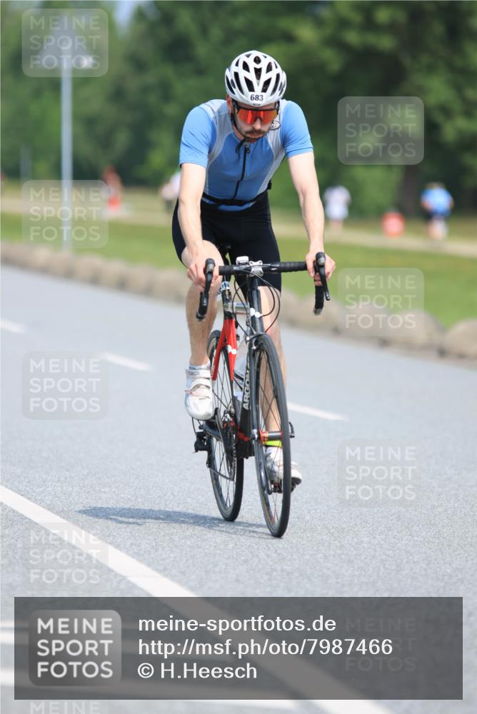 21.06.2025 - 27. Vierlanden-Triathlon H.Heesch http://msf.ph/oto/7987466 15.06.2025 11:37:44 Radfahren 683, 691, 759 meine-sportfotos.de