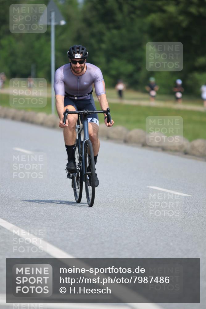 21.06.2025 - 27. Vierlanden-Triathlon H.Heesch http://msf.ph/oto/7987486 15.06.2025 11:37:48 Radfahren 683, 691, 759, 854, 900 meine-sportfotos.de