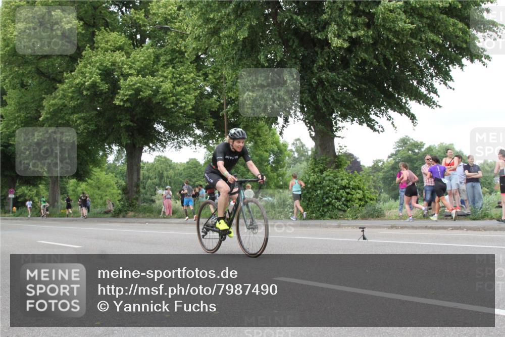 15.06.2025 - 7 Türme Triathlon Yannick Fuchs http://msf.ph/oto/7987490 15.06.2025 13:57:19 Radfahren  meine-sportfotos.de