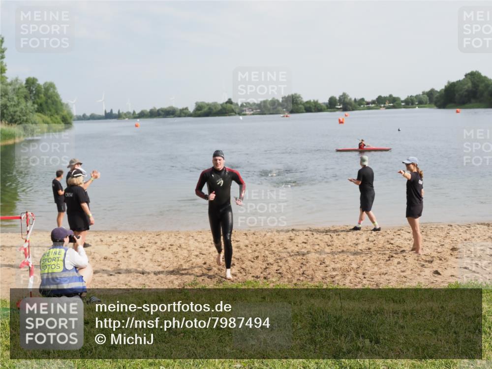 21.06.2025 - 27. Vierlanden-Triathlon MichiJ http://msf.ph/oto/7987494 15.06.2026 09:13:33 Schwimmen 237 meine-sportfotos.de