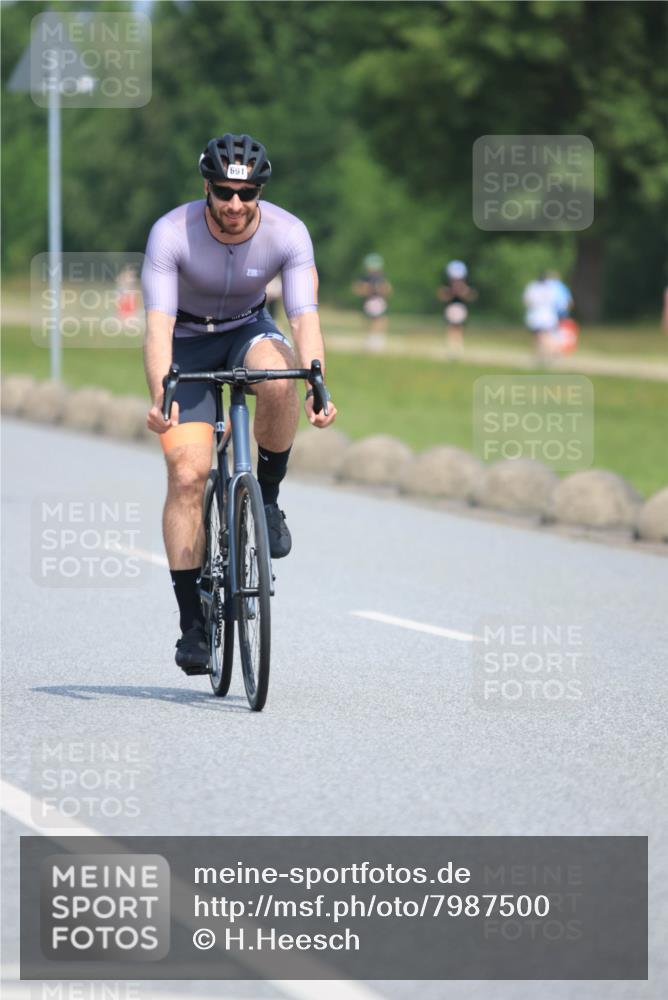 21.06.2025 - 27. Vierlanden-Triathlon H.Heesch http://msf.ph/oto/7987500 15.06.2025 11:37:49 Radfahren 691, 759, 854, 900 meine-sportfotos.de