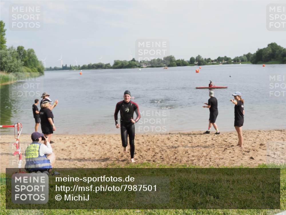 21.06.2025 - 27. Vierlanden-Triathlon MichiJ http://msf.ph/oto/7987501 15.06.2026 09:13:34 Schwimmen 237 meine-sportfotos.de