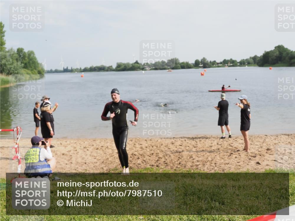 21.06.2025 - 27. Vierlanden-Triathlon MichiJ http://msf.ph/oto/7987510 15.06.2026 09:13:34 Schwimmen 237 meine-sportfotos.de