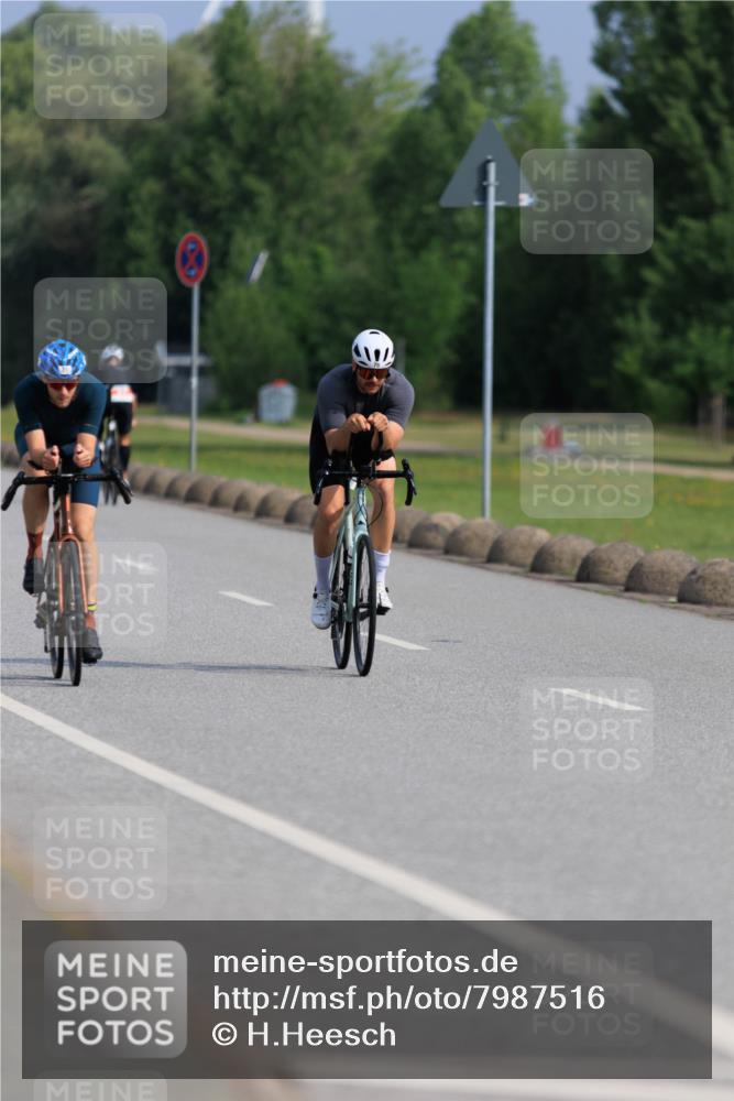 15.06.2025 - 27. Vierlanden-Triathlon H.Heesch http://msf.ph/oto/7987516 15.06.2025 09:14:35 Radfahren 15, 21, 75 meine-sportfotos.de