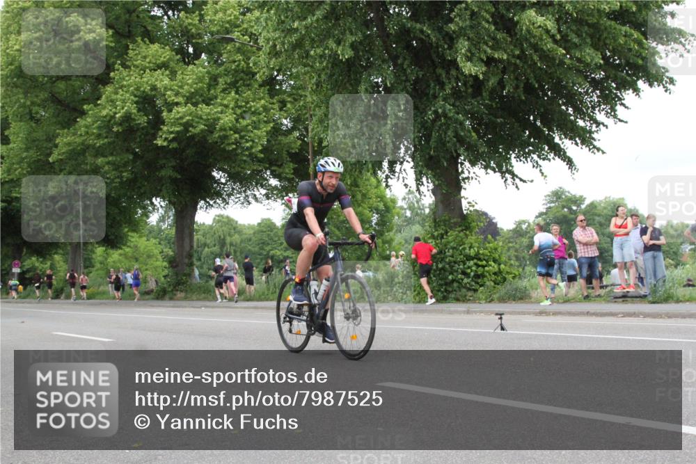 15.06.2025 - 7 Türme Triathlon Yannick Fuchs http://msf.ph/oto/7987525 15.06.2025 13:57:42 Radfahren  meine-sportfotos.de