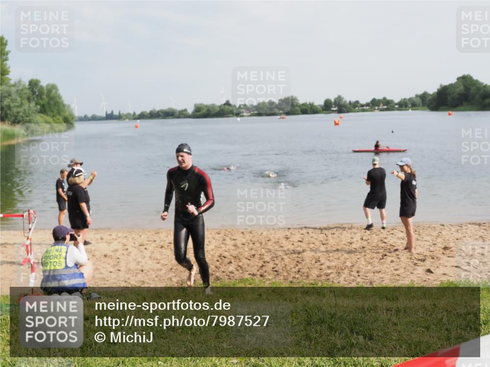 21.06.2025 - 27. Vierlanden-Triathlon MichiJ http://msf.ph/oto/7987527 15.06.2026 09:13:34 Schwimmen 237 meine-sportfotos.de