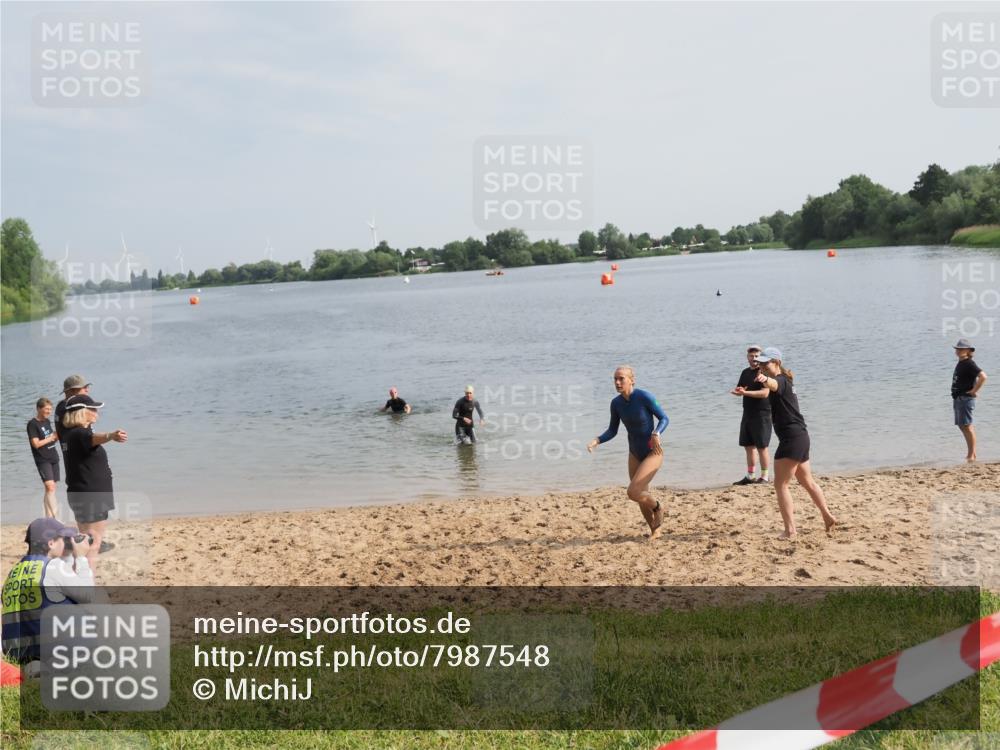 21.06.2025 - 27. Vierlanden-Triathlon MichiJ http://msf.ph/oto/7987548 15.06.2026 09:13:47 Schwimmen 203, 228 meine-sportfotos.de