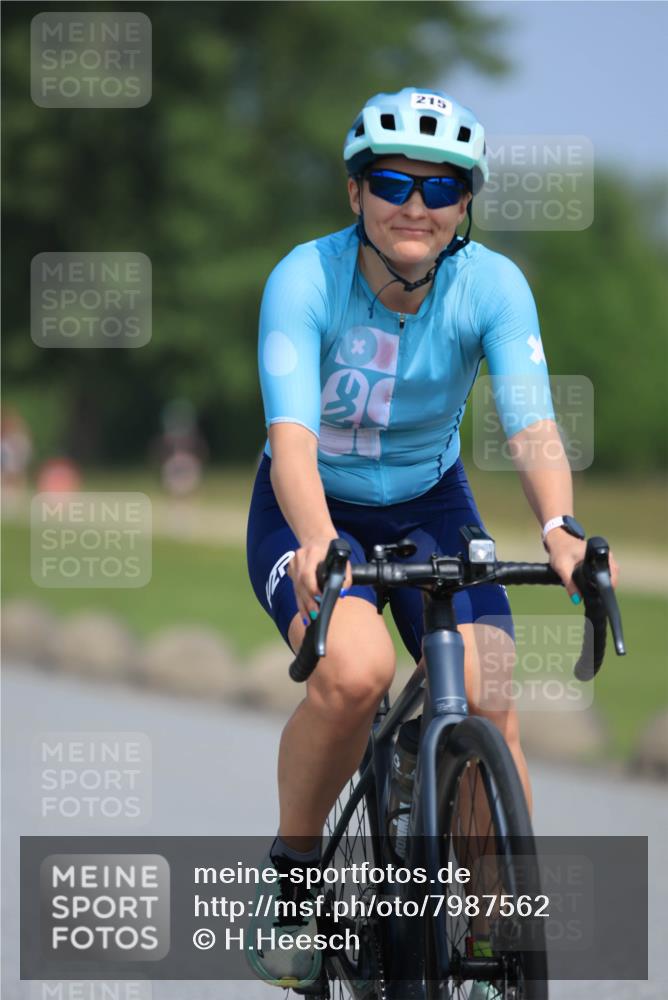 21.06.2025 - 27. Vierlanden-Triathlon H.Heesch http://msf.ph/oto/7987562 15.06.2025 11:38:01 Radfahren 215, 644, 981 meine-sportfotos.de