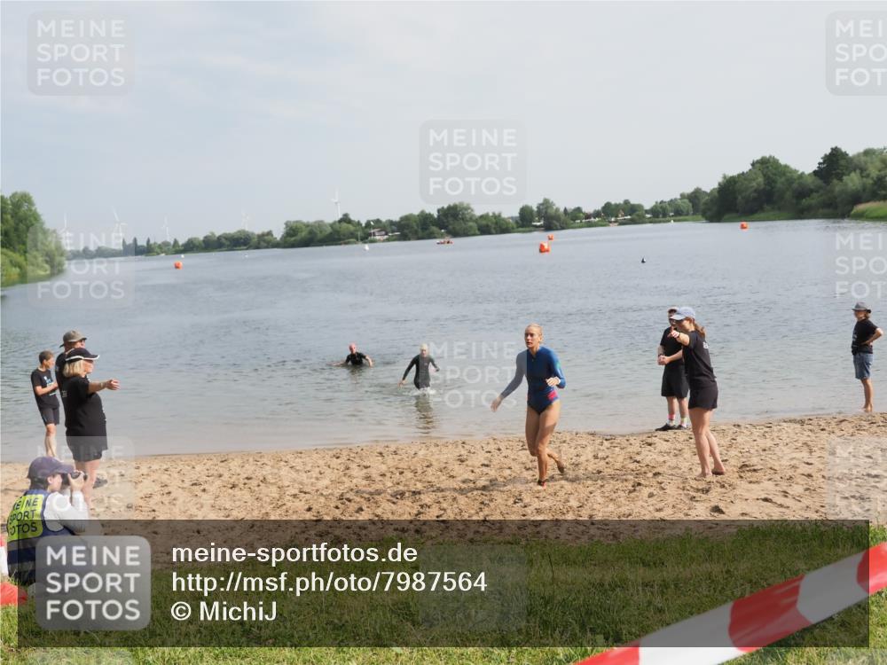 21.06.2025 - 27. Vierlanden-Triathlon MichiJ http://msf.ph/oto/7987564 15.06.2026 09:13:47 Schwimmen 203, 228 meine-sportfotos.de