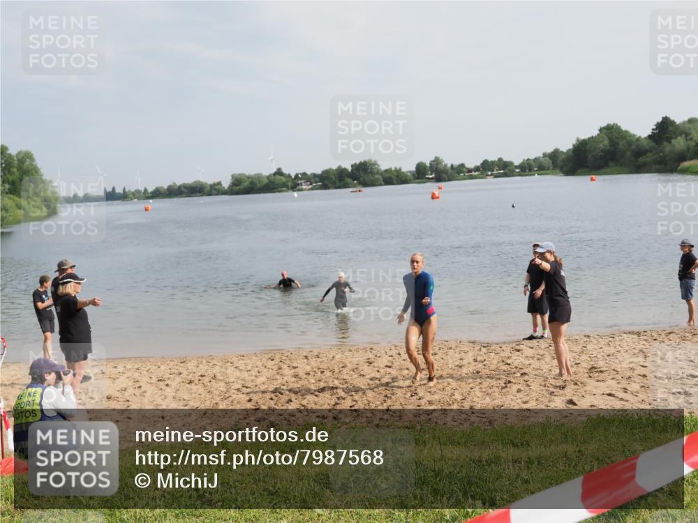 21.06.2025 - 27. Vierlanden-Triathlon MichiJ http://msf.ph/oto/7987568 15.06.2026 09:13:47 Schwimmen 203, 228 meine-sportfotos.de