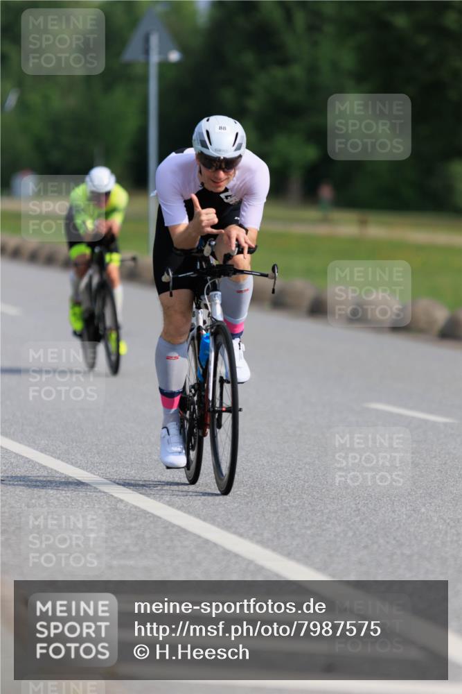 15.06.2025 - 27. Vierlanden-Triathlon H.Heesch http://msf.ph/oto/7987575 15.06.2025 09:14:44 Radfahren 88, 94, 231 meine-sportfotos.de