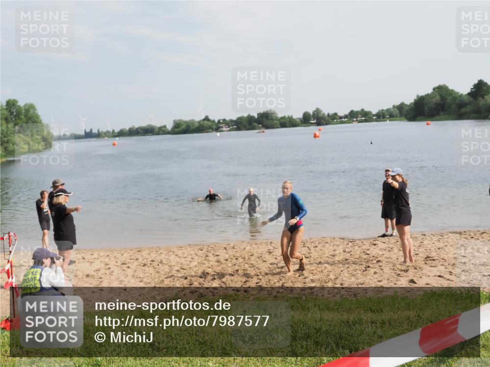 21.06.2025 - 27. Vierlanden-Triathlon MichiJ http://msf.ph/oto/7987577 15.06.2026 09:13:48 Schwimmen 203, 228 meine-sportfotos.de