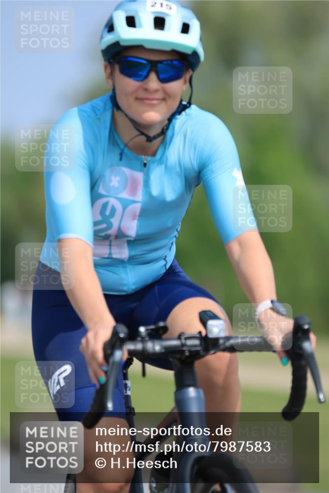 21.06.2025 - 27. Vierlanden-Triathlon H.Heesch http://msf.ph/oto/7987583 15.06.2025 11:38:01 Radfahren 215, 644, 981 meine-sportfotos.de