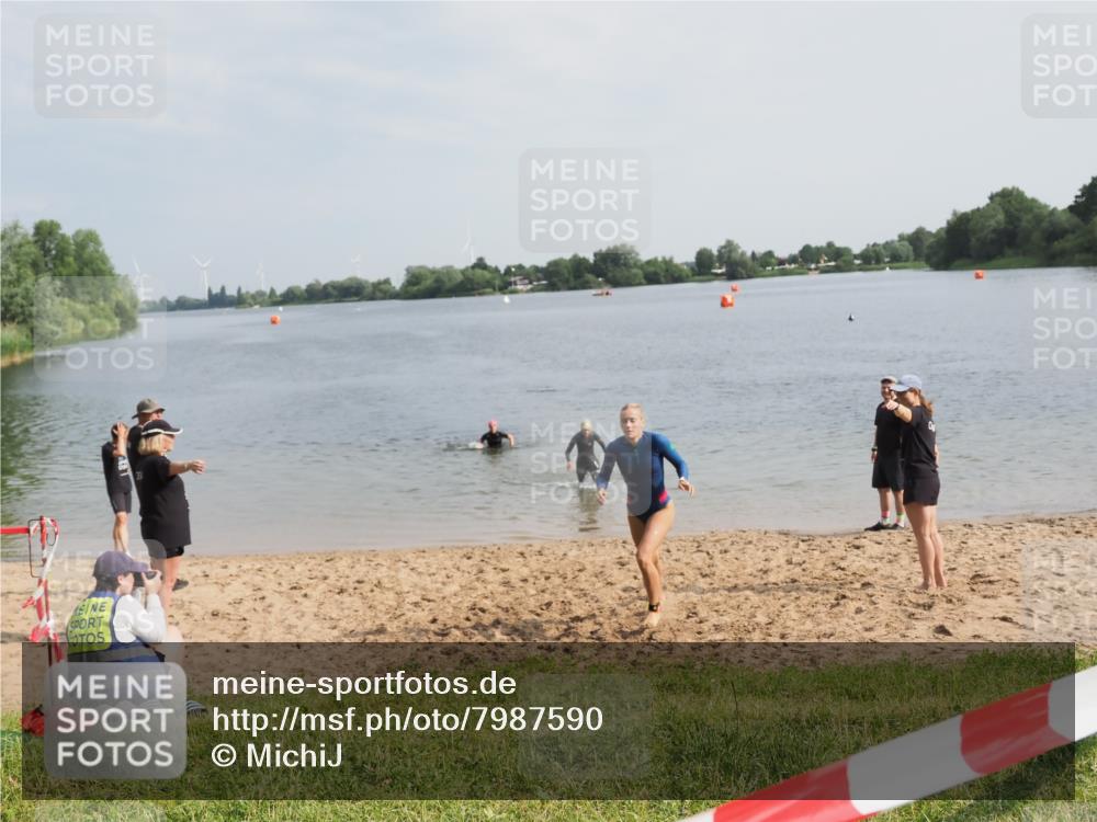 21.06.2025 - 27. Vierlanden-Triathlon MichiJ http://msf.ph/oto/7987590 15.06.2026 09:13:48 Schwimmen 203, 228 meine-sportfotos.de