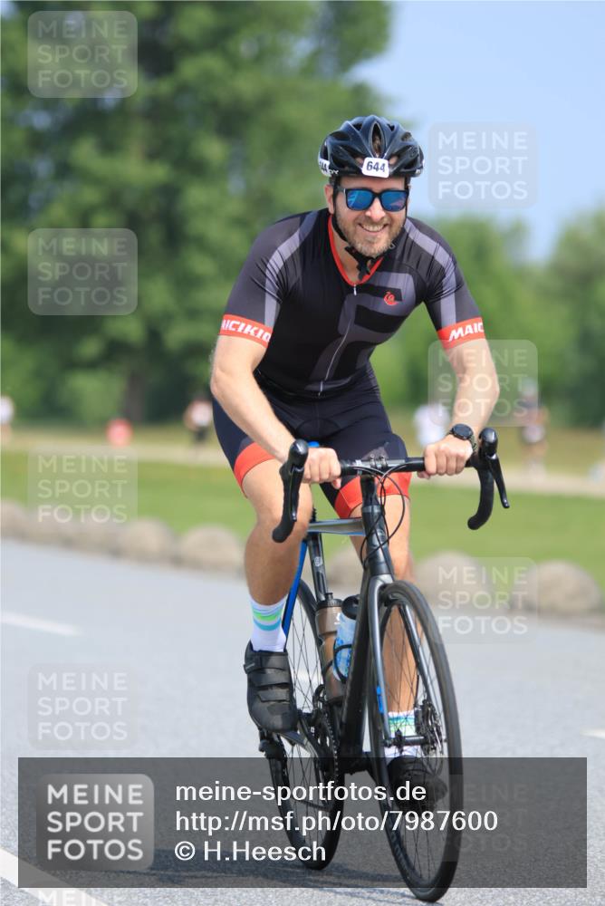 21.06.2025 - 27. Vierlanden-Triathlon H.Heesch http://msf.ph/oto/7987600 15.06.2025 11:38:10 Radfahren 644 meine-sportfotos.de