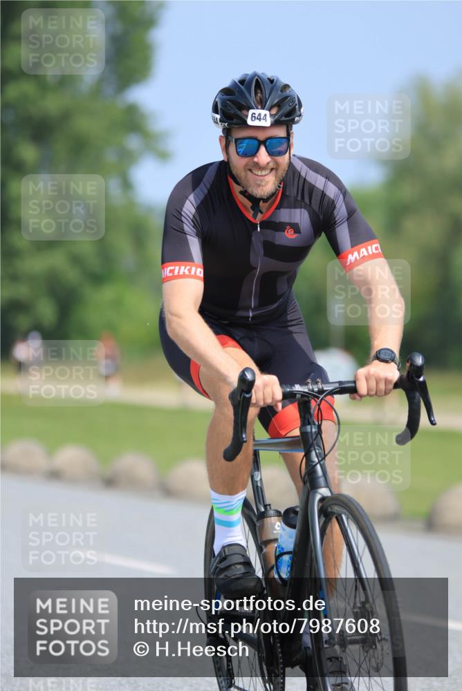21.06.2025 - 27. Vierlanden-Triathlon H.Heesch http://msf.ph/oto/7987608 15.06.2025 11:38:10 Radfahren 644 meine-sportfotos.de