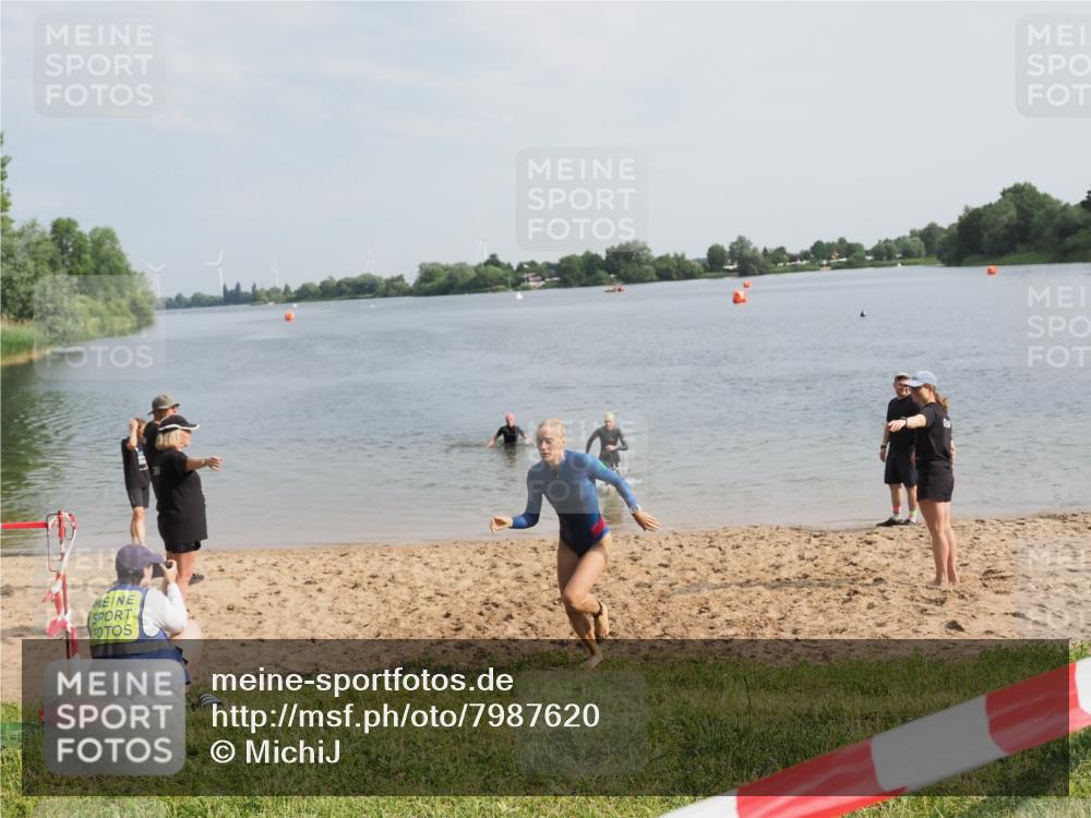 21.06.2025 - 27. Vierlanden-Triathlon MichiJ http://msf.ph/oto/7987620 15.06.2026 09:13:48 Schwimmen 203, 228 meine-sportfotos.de