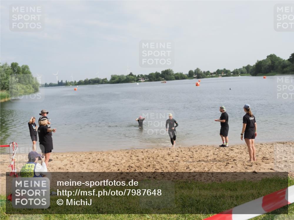 21.06.2025 - 27. Vierlanden-Triathlon MichiJ http://msf.ph/oto/7987648 15.06.2026 09:13:51 Schwimmen 203, 228 meine-sportfotos.de