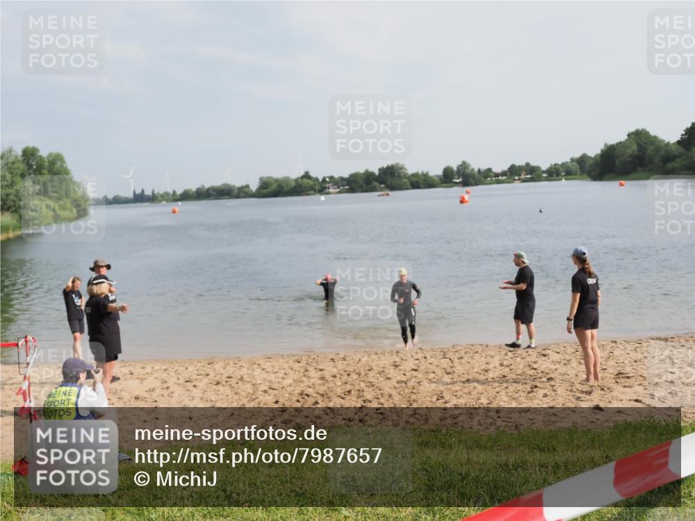 21.06.2025 - 27. Vierlanden-Triathlon MichiJ http://msf.ph/oto/7987657 15.06.2026 09:13:51 Schwimmen 203, 228 meine-sportfotos.de