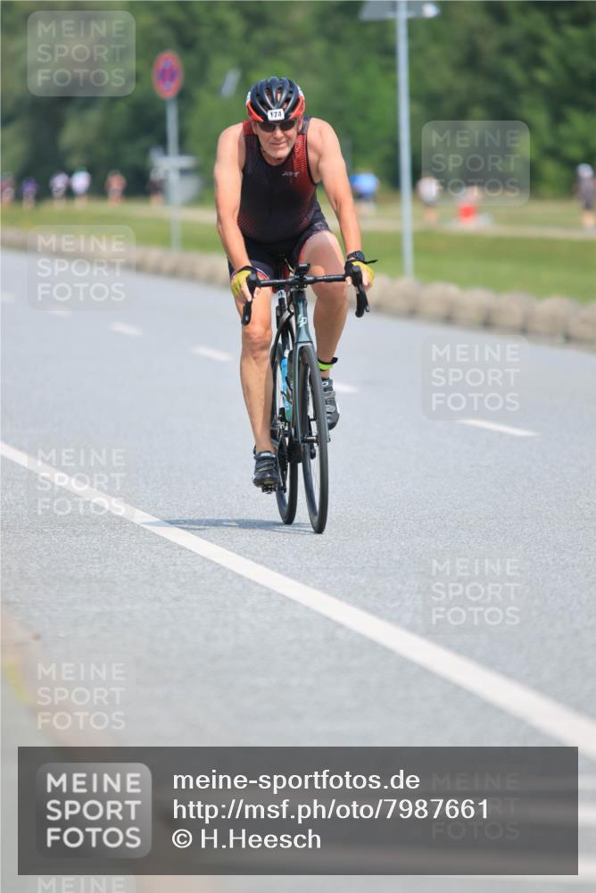 21.06.2025 - 27. Vierlanden-Triathlon H.Heesch http://msf.ph/oto/7987661 15.06.2025 11:38:31 Radfahren 174, 677, 716, 718, 837 meine-sportfotos.de