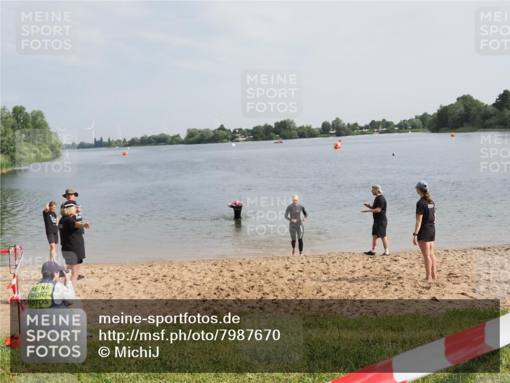 21.06.2025 - 27. Vierlanden-Triathlon MichiJ http://msf.ph/oto/7987670 15.06.2026 09:13:51 Schwimmen 203, 228 meine-sportfotos.de