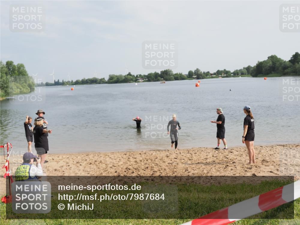 21.06.2025 - 27. Vierlanden-Triathlon MichiJ http://msf.ph/oto/7987684 15.06.2026 09:13:51 Schwimmen 203, 228 meine-sportfotos.de