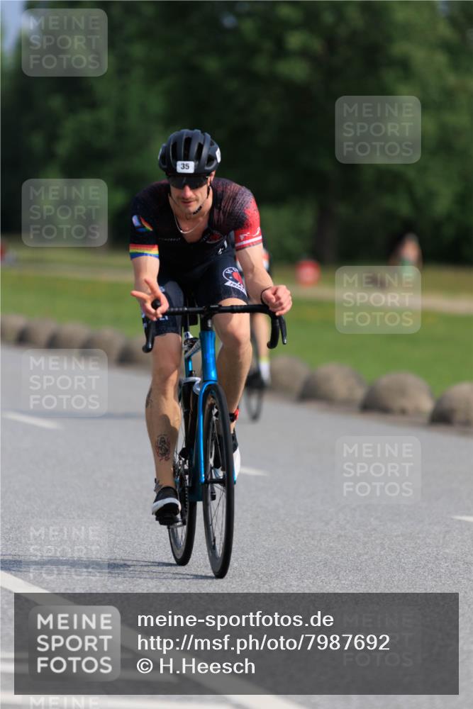 15.06.2025 - 27. Vierlanden-Triathlon H.Heesch http://msf.ph/oto/7987692 15.06.2025 09:15:38 Radfahren 2, 8, 35, 58, 83, 165 meine-sportfotos.de