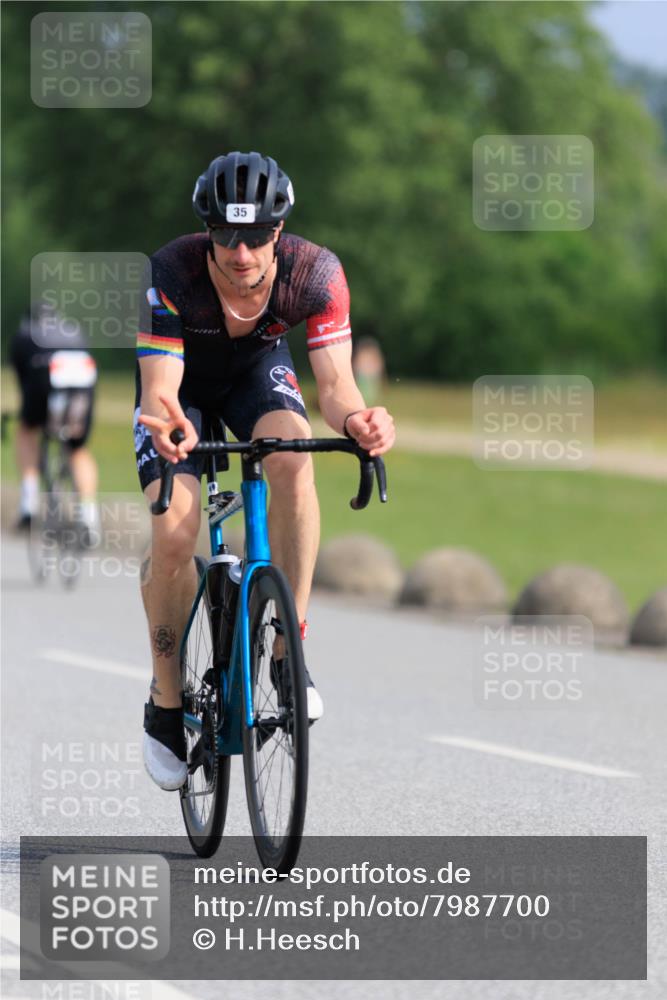 15.06.2025 - 27. Vierlanden-Triathlon H.Heesch http://msf.ph/oto/7987700 15.06.2025 09:15:38 Radfahren 2, 8, 35, 58, 83, 165 meine-sportfotos.de