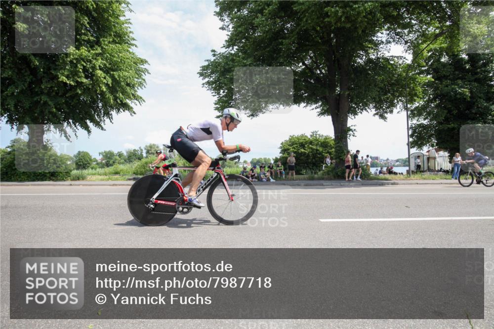 15.06.2025 - 7 Türme Triathlon Yannick Fuchs http://msf.ph/oto/7987718 15.06.2025 12:48:44 Radfahren 204, 458, 530, 540, 629, 651 meine-sportfotos.de