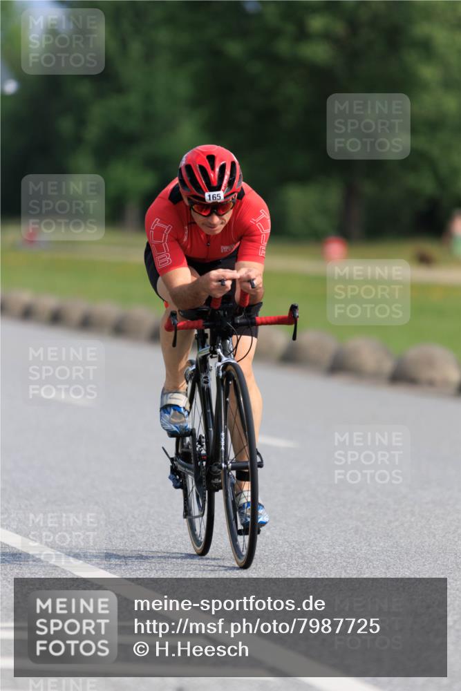 15.06.2025 - 27. Vierlanden-Triathlon H.Heesch http://msf.ph/oto/7987725 15.06.2025 09:15:42 Radfahren 2, 8, 35, 58, 83, 165 meine-sportfotos.de