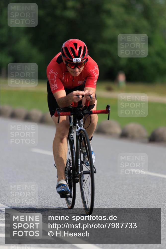 15.06.2025 - 27. Vierlanden-Triathlon H.Heesch http://msf.ph/oto/7987733 15.06.2025 09:15:42 Radfahren 2, 8, 35, 58, 83, 165 meine-sportfotos.de