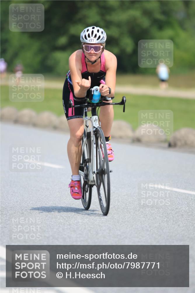 21.06.2025 - 27. Vierlanden-Triathlon H.Heesch http://msf.ph/oto/7987771 15.06.2025 11:39:01 Radfahren 227, 643, 732, 733 meine-sportfotos.de