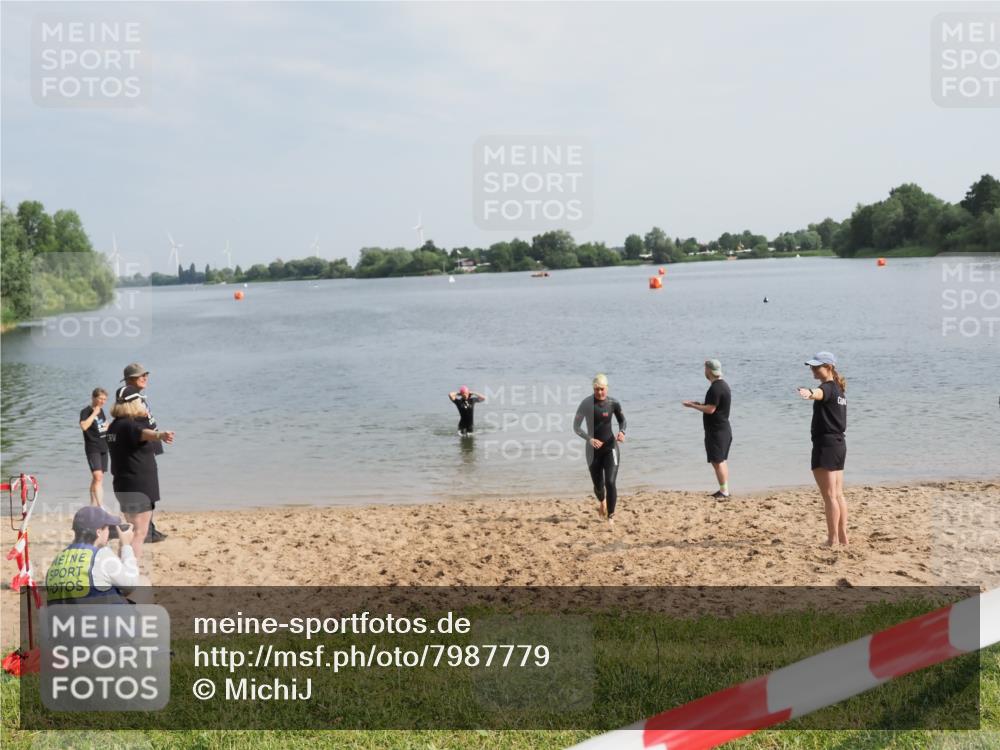 21.06.2025 - 27. Vierlanden-Triathlon MichiJ http://msf.ph/oto/7987779 15.06.2026 09:13:53 Schwimmen 203, 228 meine-sportfotos.de