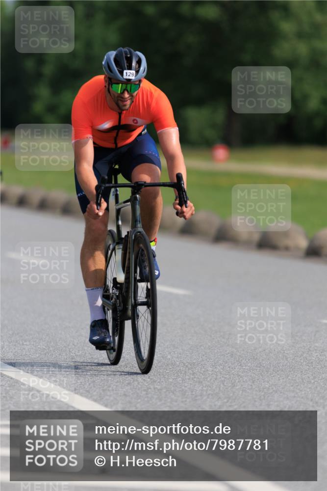 15.06.2025 - 27. Vierlanden-Triathlon H.Heesch http://msf.ph/oto/7987781 15.06.2025 09:17:22 Radfahren 129, 176, 204 meine-sportfotos.de