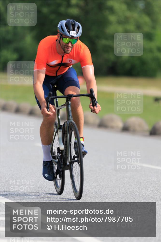15.06.2025 - 27. Vierlanden-Triathlon H.Heesch http://msf.ph/oto/7987785 15.06.2025 09:17:22 Radfahren 129, 176, 204 meine-sportfotos.de