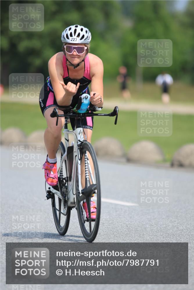 21.06.2025 - 27. Vierlanden-Triathlon H.Heesch http://msf.ph/oto/7987791 15.06.2025 11:39:01 Radfahren 227, 643, 732, 733 meine-sportfotos.de