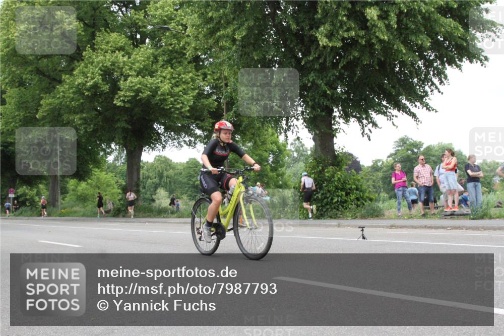 15.06.2025 - 7 Türme Triathlon Yannick Fuchs http://msf.ph/oto/7987793 15.06.2025 14:00:57 Radfahren  meine-sportfotos.de