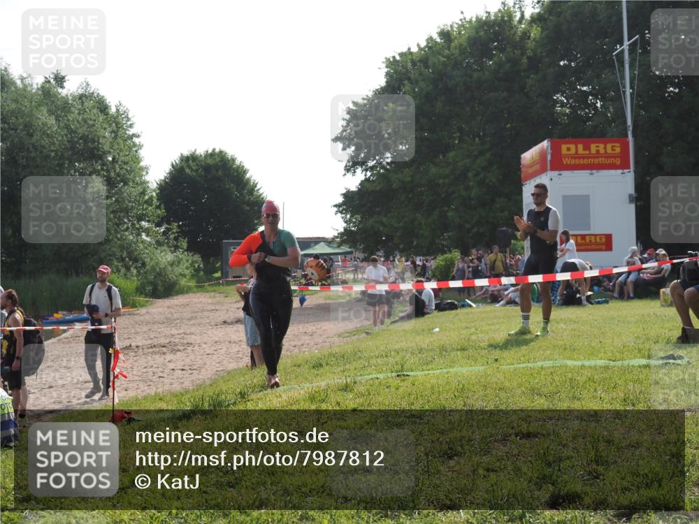 15.06.2025 - 27. Vierlanden-Triathlon KatJ http://msf.ph/oto/7987812 15.06.2025 09:04:44 Schwimmen 247 meine-sportfotos.de