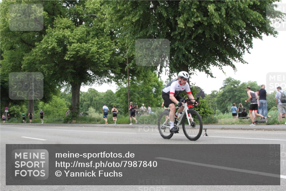 15.06.2025 - 7 Türme Triathlon Yannick Fuchs http://msf.ph/oto/7987840 15.06.2025 14:02:24 Radfahren  meine-sportfotos.de