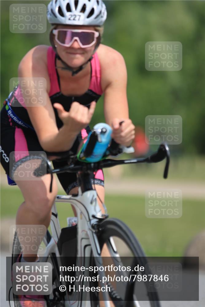 21.06.2025 - 27. Vierlanden-Triathlon H.Heesch http://msf.ph/oto/7987846 15.06.2025 11:39:02 Radfahren 227, 643, 732, 733 meine-sportfotos.de