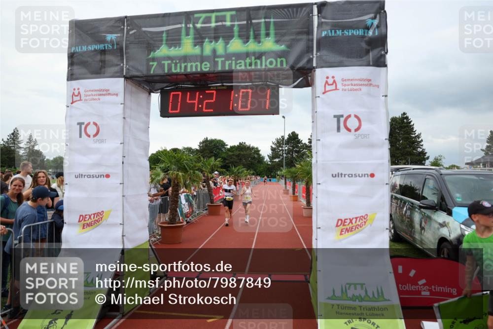15.06.2025 - 7 Türme Triathlon Michael Strokosch http://msf.ph/oto/7987849 15.06.2025 14:21:01 Ziel 810, 811, 954 meine-sportfotos.de