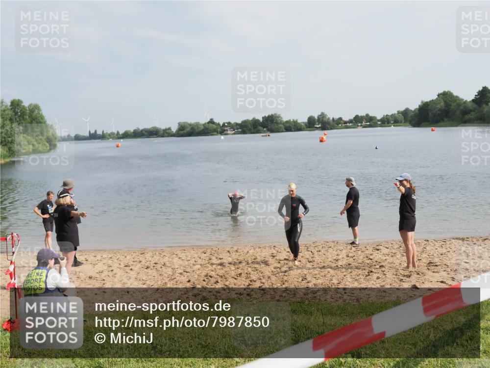 21.06.2025 - 27. Vierlanden-Triathlon MichiJ http://msf.ph/oto/7987850 15.06.2026 09:13:53 Schwimmen 203, 228 meine-sportfotos.de