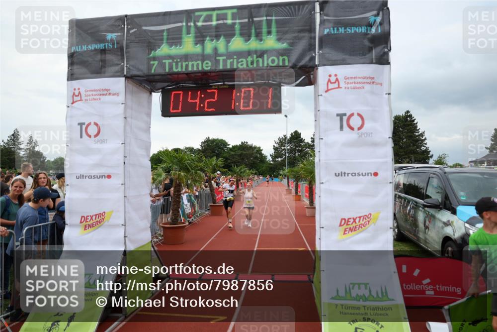 15.06.2025 - 7 Türme Triathlon Michael Strokosch http://msf.ph/oto/7987856 15.06.2025 14:21:01 Ziel 810, 811, 954 meine-sportfotos.de
