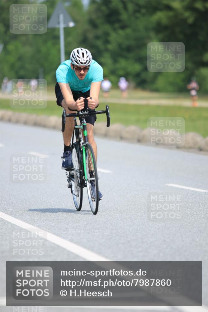 21.06.2025 - 27. Vierlanden-Triathlon H.Heesch http://msf.ph/oto/7987860 15.06.2025 11:39:05 Radfahren 227, 643, 732, 733 meine-sportfotos.de