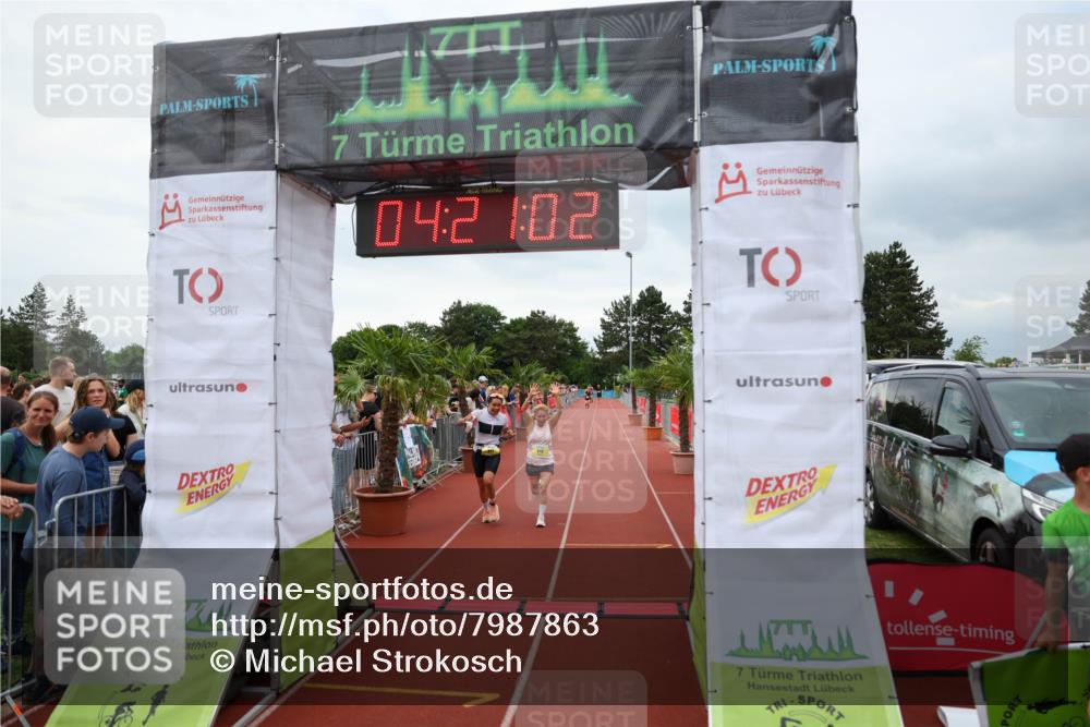15.06.2025 - 7 Türme Triathlon Michael Strokosch http://msf.ph/oto/7987863 15.06.2025 14:21:02 Ziel 810, 811, 954 meine-sportfotos.de