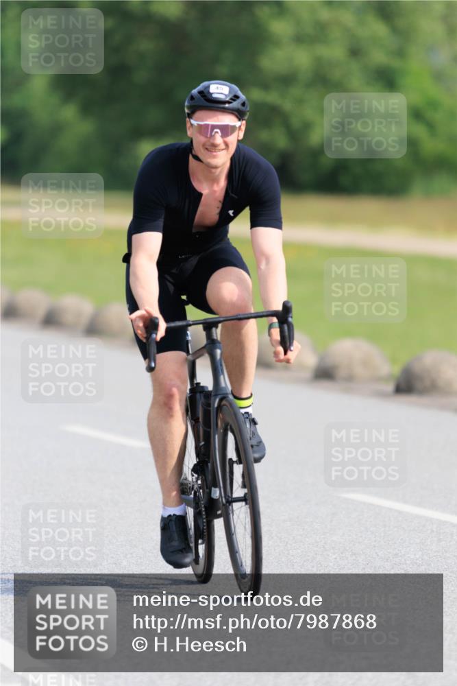 15.06.2025 - 27. Vierlanden-Triathlon H.Heesch http://msf.ph/oto/7987868 15.06.2025 09:18:49 Radfahren 45, 59, 64, 138 meine-sportfotos.de
